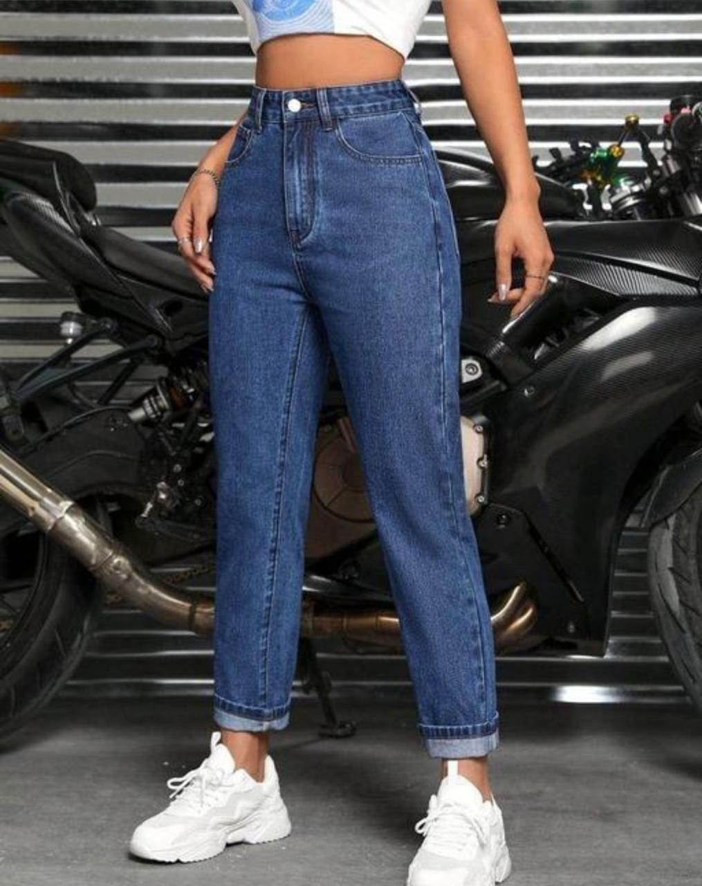 Classic Blue High-Waist Mom Jeans – Vintage Vibes